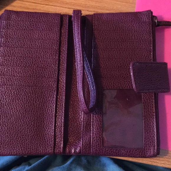 Kenneth Cole Reaction Wallet - Picture 3 of 8